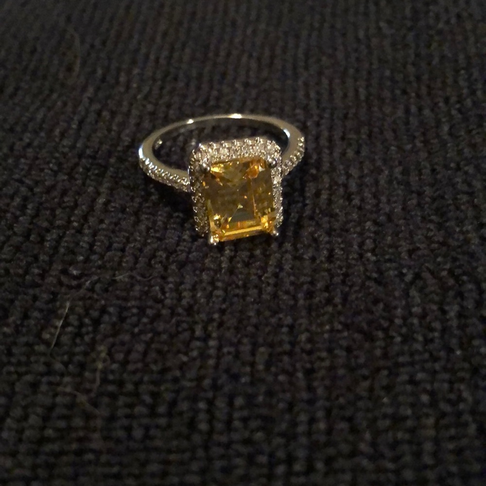 Ring, large yellow stone